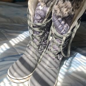 Women's snow boots